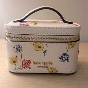 Compact Kate Spade jewelry organizer!